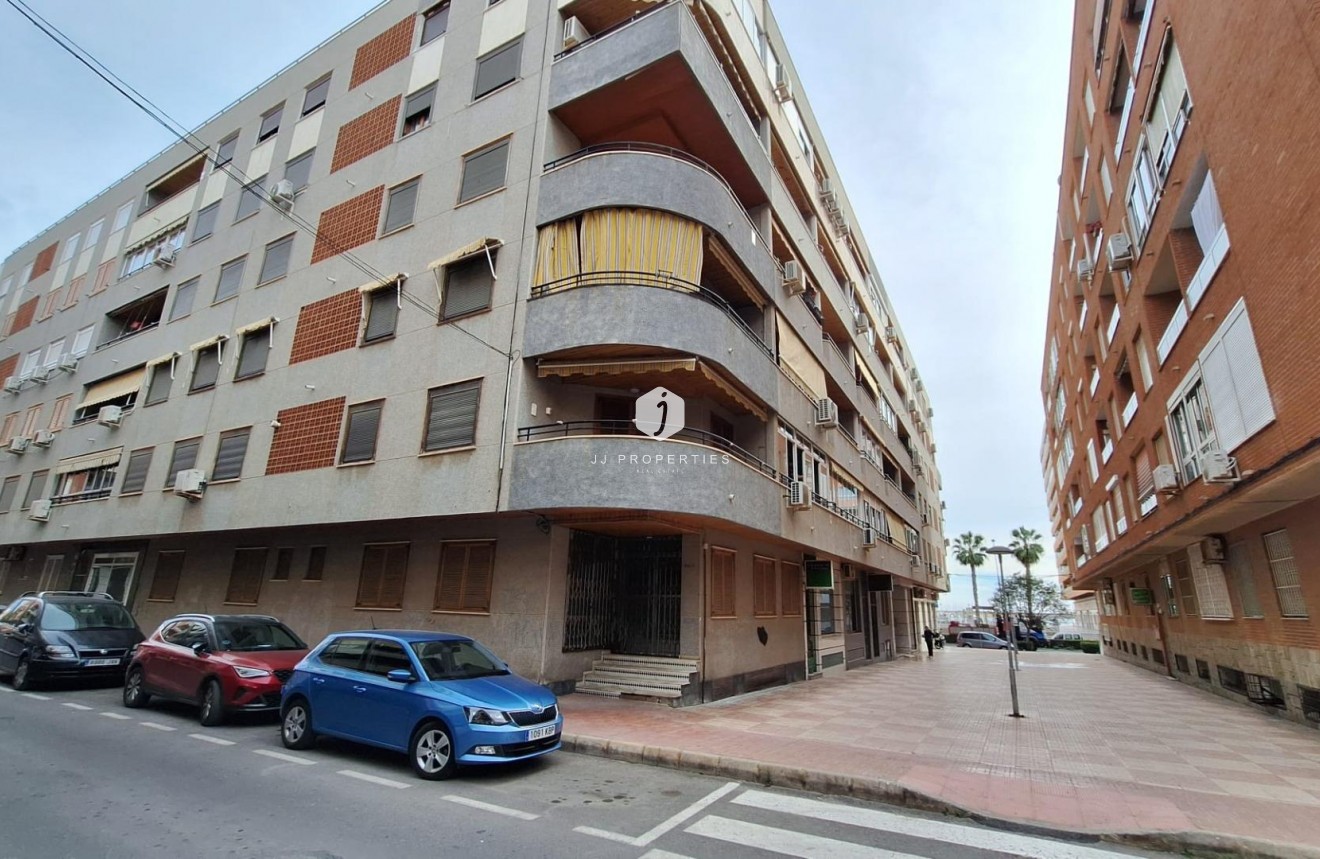 Z drugiej ręki - Mieszkanie w bloku -
Torrevieja - Acequion