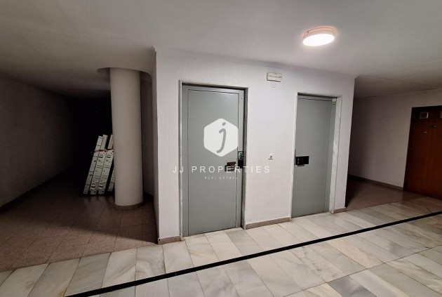 Z drugiej ręki - Mieszkanie w bloku -
Torrevieja - Acequion