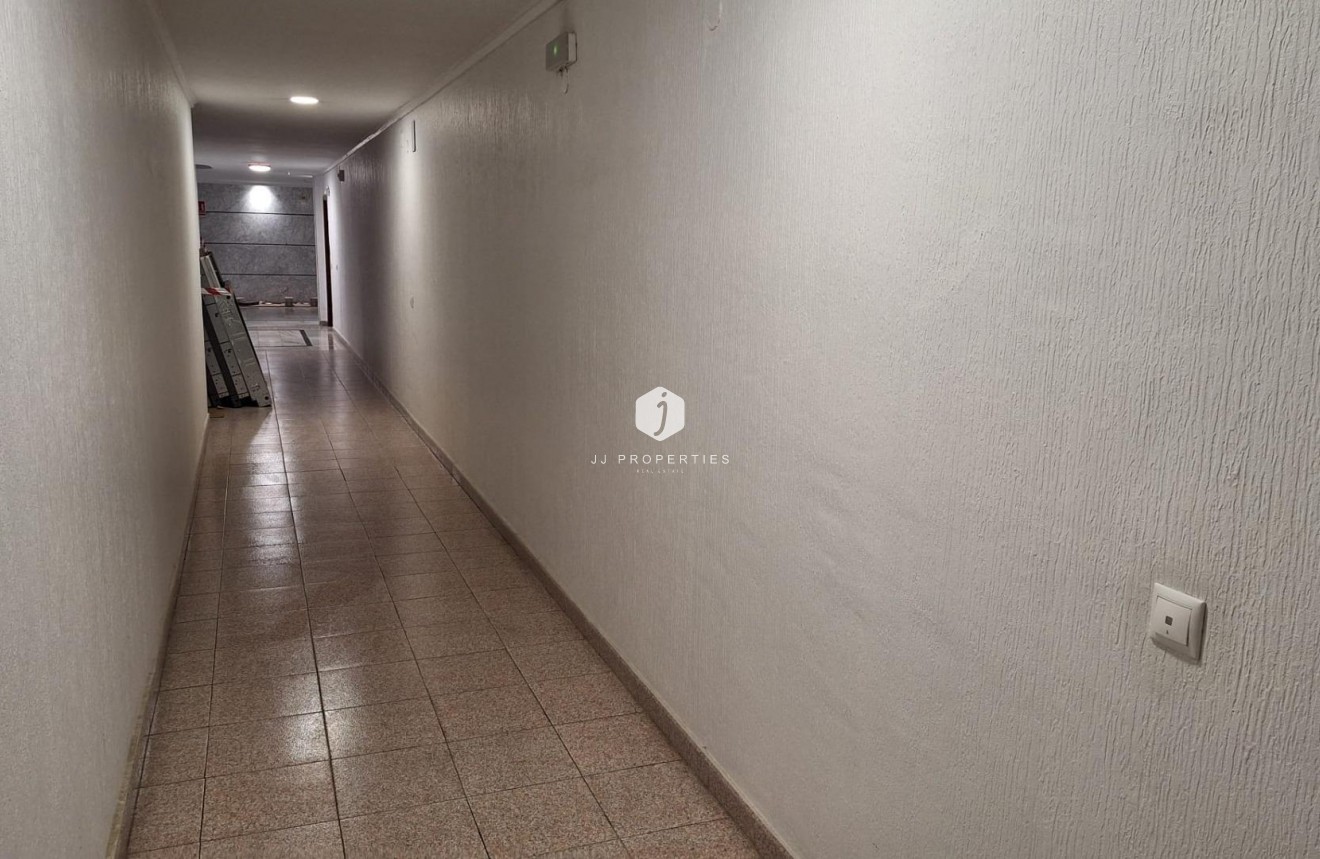 Z drugiej ręki - Mieszkanie w bloku -
Torrevieja - Acequion