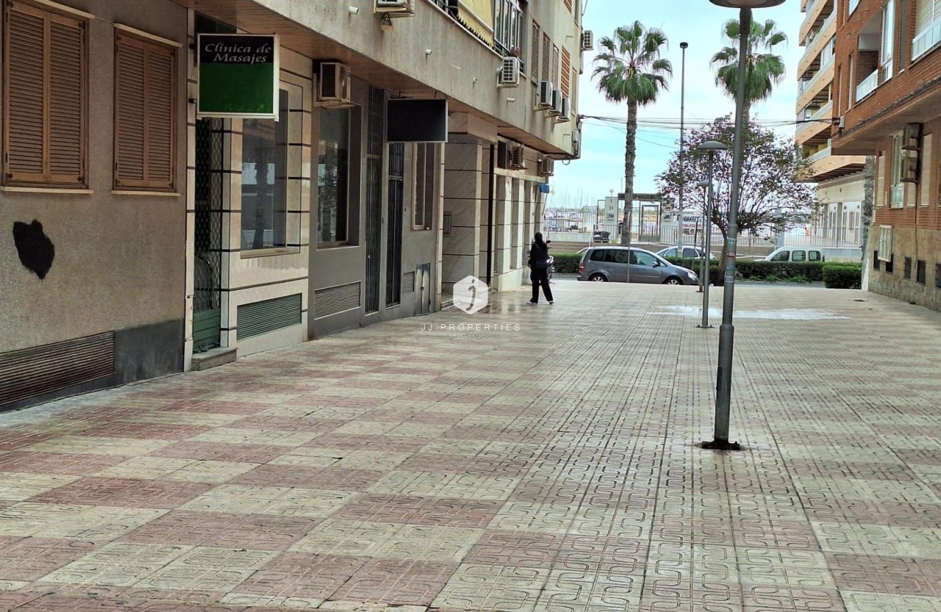 Z drugiej ręki - Mieszkanie w bloku -
Torrevieja - Acequion