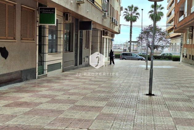 Z drugiej ręki - Mieszkanie w bloku -
Torrevieja - Acequion
