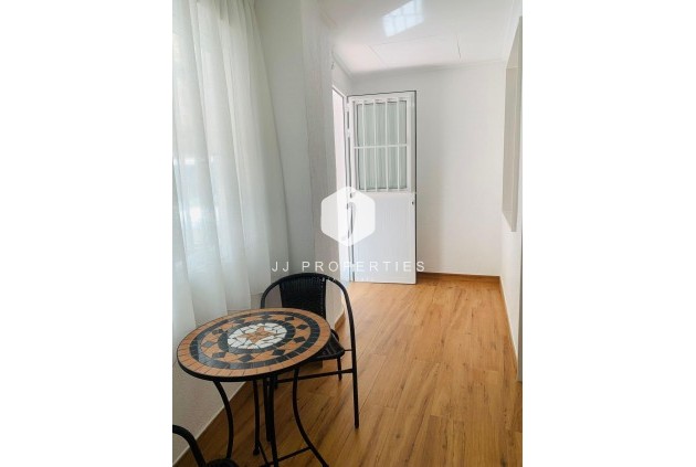 Z drugiej ręki - Mieszkanie w bloku -
Torrevieja - Playa del Cura