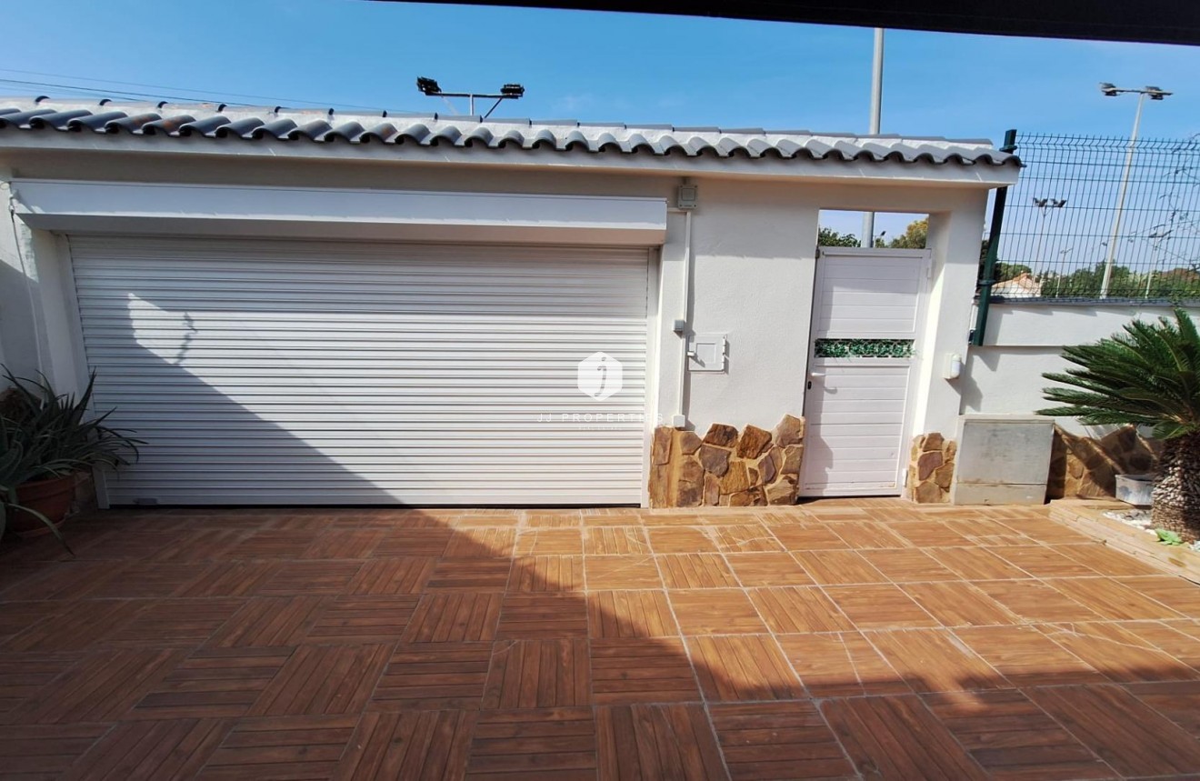 Segunda mano - Villa -
Torrevieja - Los Balcones - Los Altos del Edén