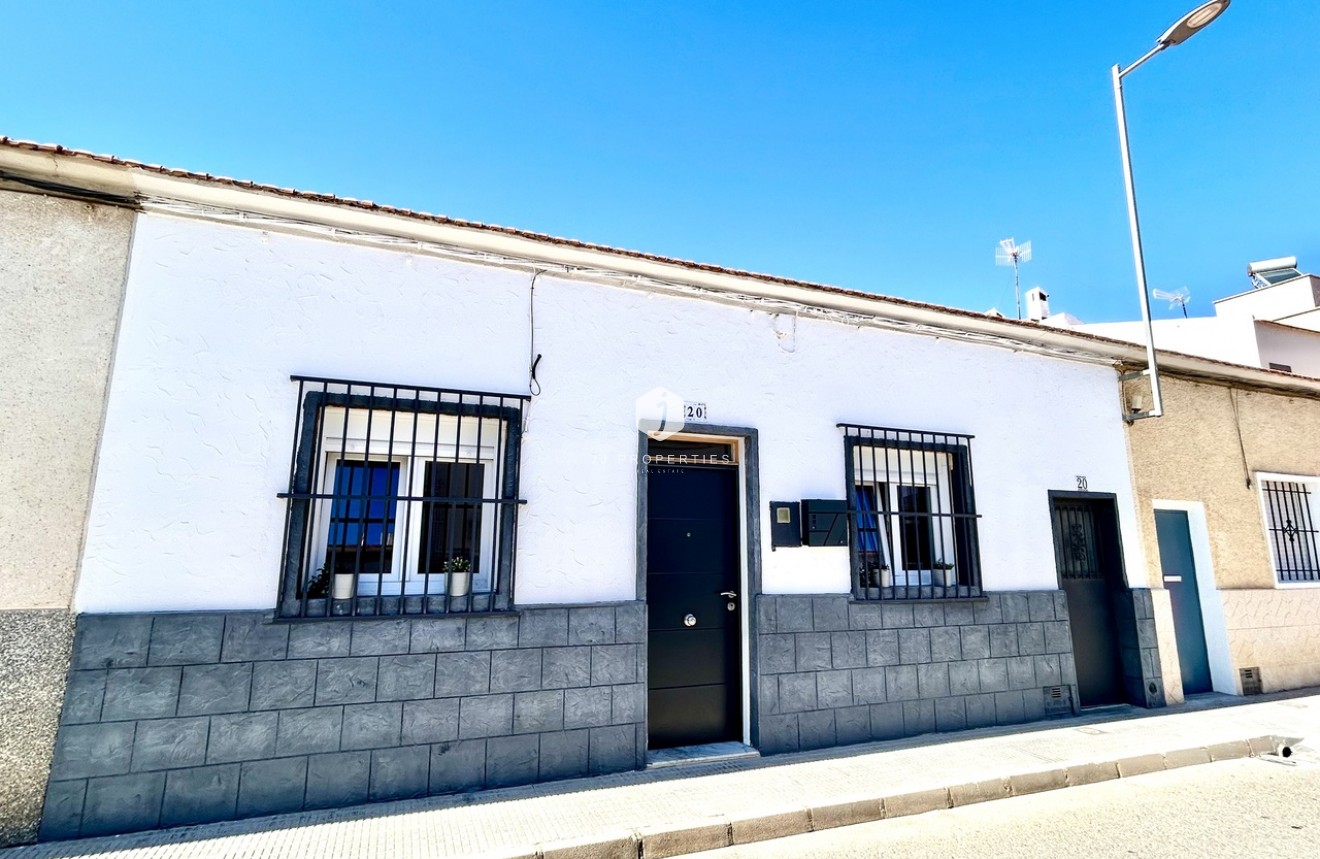 Resale - Chalet -
San Miguel de Salinas - Inland