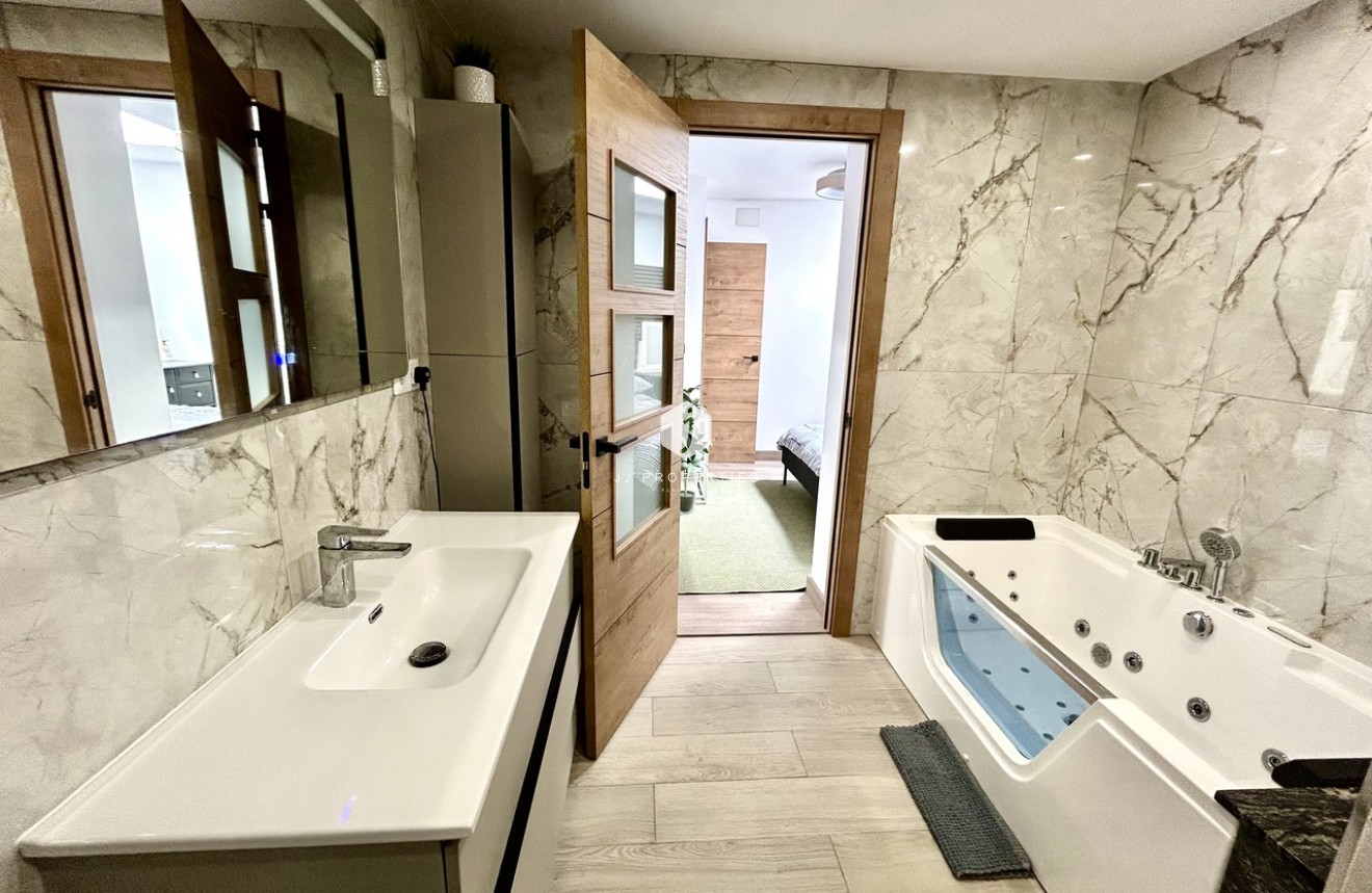 Resale - Chalet -
San Miguel de Salinas - Inland