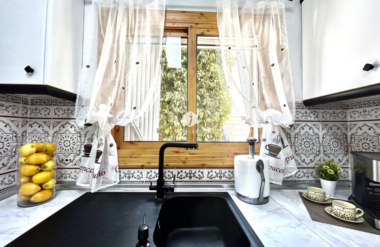 Z drugiej ręki - Szalet -
Playa Flamenca - Costa Blanca