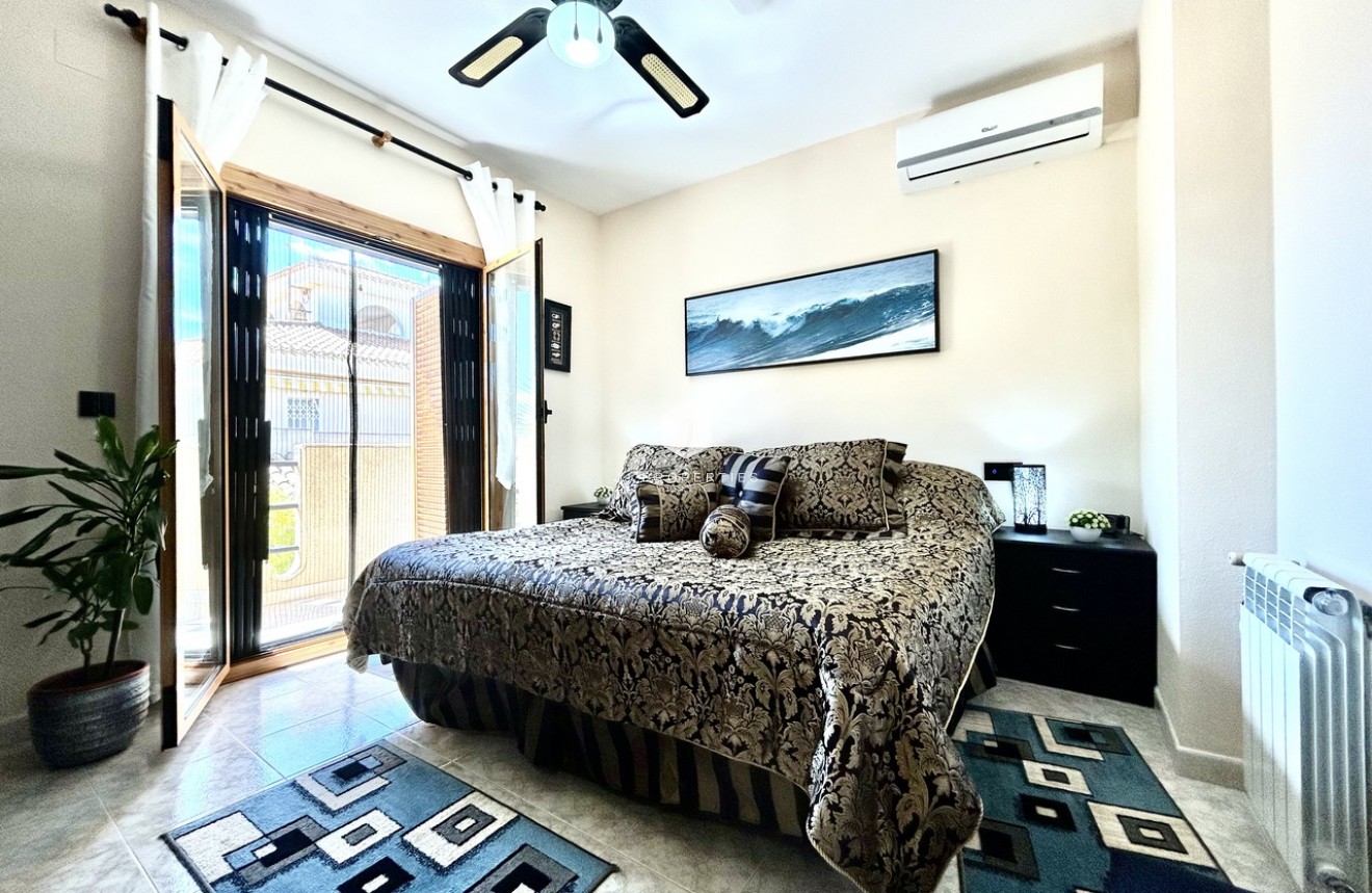 Z drugiej ręki - Szalet -
Playa Flamenca - Costa Blanca