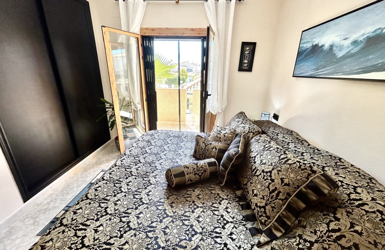 Z drugiej ręki - Szalet -
Playa Flamenca - Costa Blanca