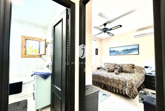 Z drugiej ręki - Szalet -
Playa Flamenca - Costa Blanca