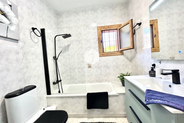 Z drugiej ręki - Szalet -
Playa Flamenca - Costa Blanca