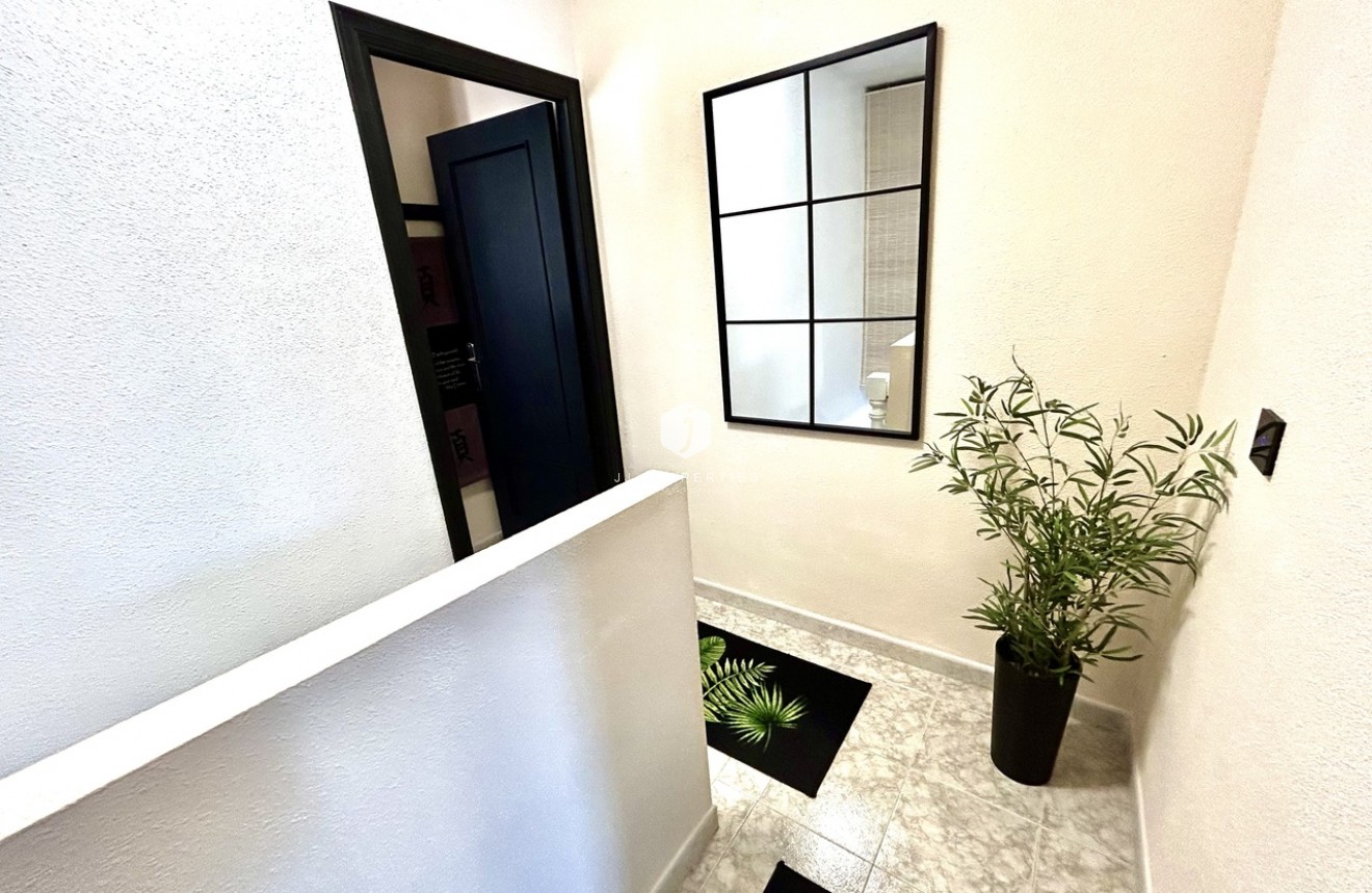 Z drugiej ręki - Szalet -
Playa Flamenca - Costa Blanca