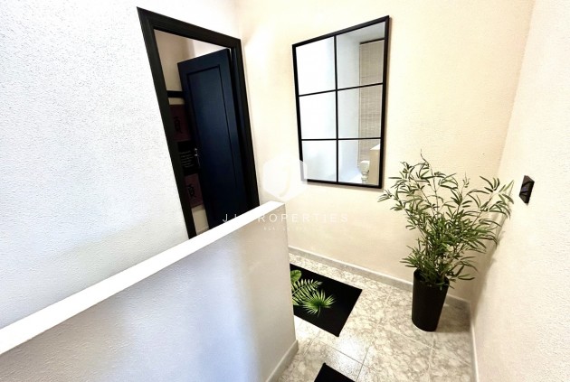 Z drugiej ręki - Szalet -
Playa Flamenca - Costa Blanca