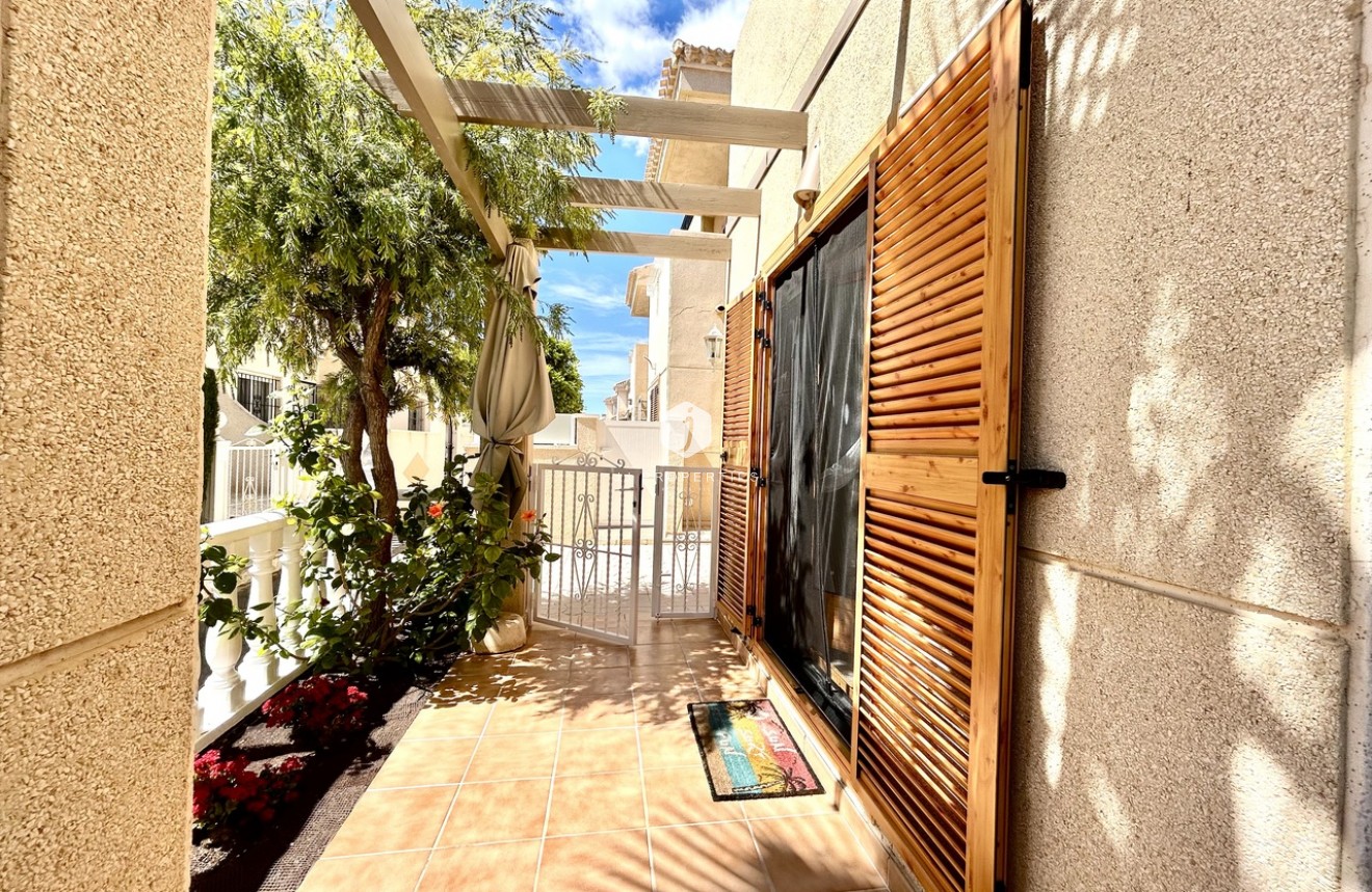 Z drugiej ręki - Szalet -
Playa Flamenca - Costa Blanca