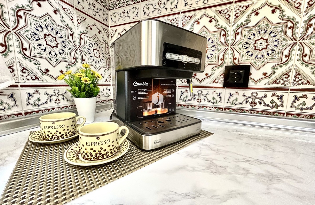 Z drugiej ręki - Szalet -
Playa Flamenca - Costa Blanca