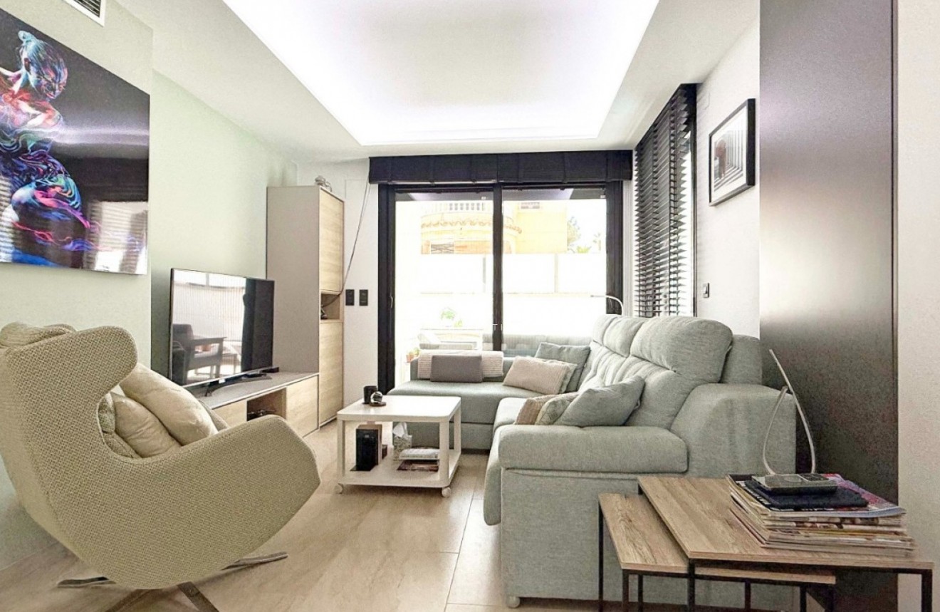 Z drugiej ręki - Villa -
Orihuela Costa - Costa Blanca