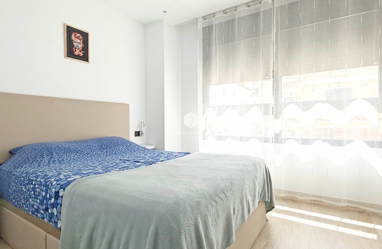 Z drugiej ręki - Villa -
Orihuela Costa - Costa Blanca