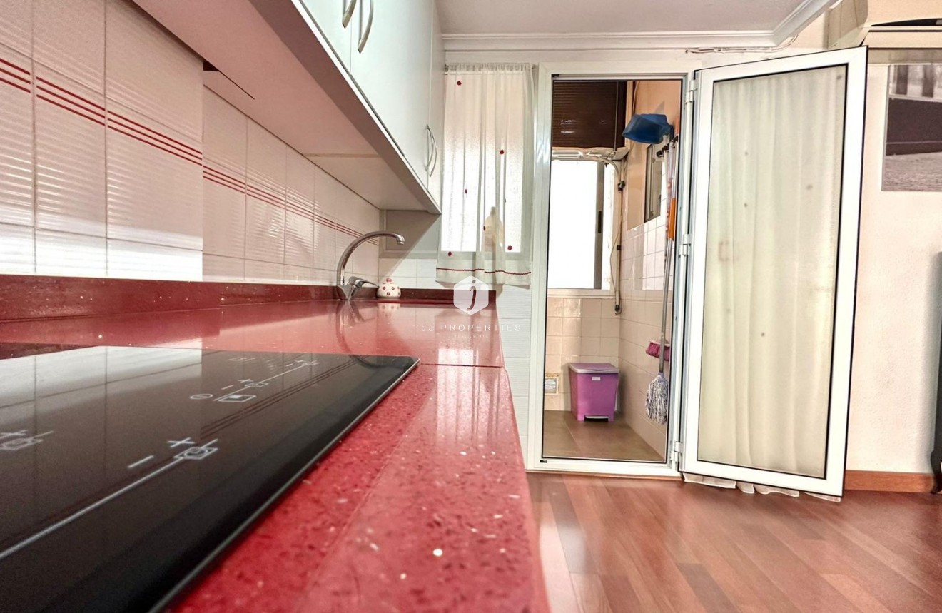 Z drugiej ręki - Mieszkanie w bloku -
Torrevieja - Acequion