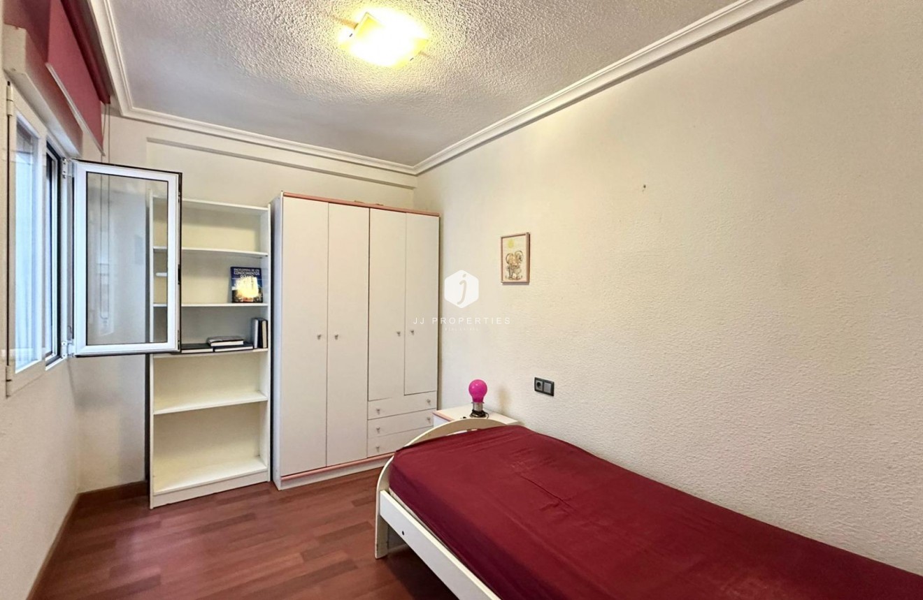 Z drugiej ręki - Mieszkanie w bloku -
Torrevieja - Acequion