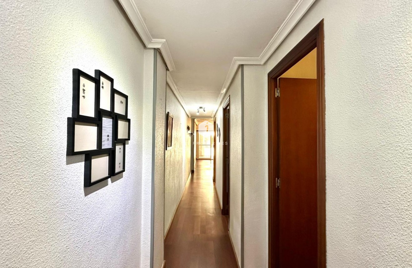 Z drugiej ręki - Mieszkanie w bloku -
Torrevieja - Acequion