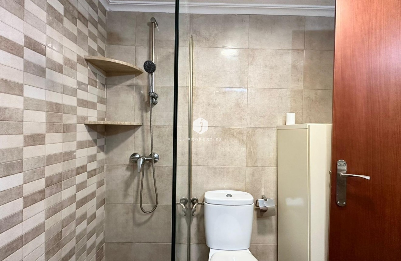 Z drugiej ręki - Mieszkanie w bloku -
Torrevieja - Acequion