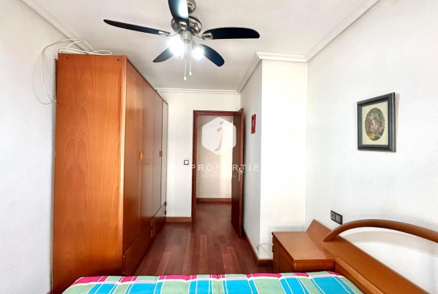 Z drugiej ręki - Mieszkanie w bloku -
Torrevieja - Acequion