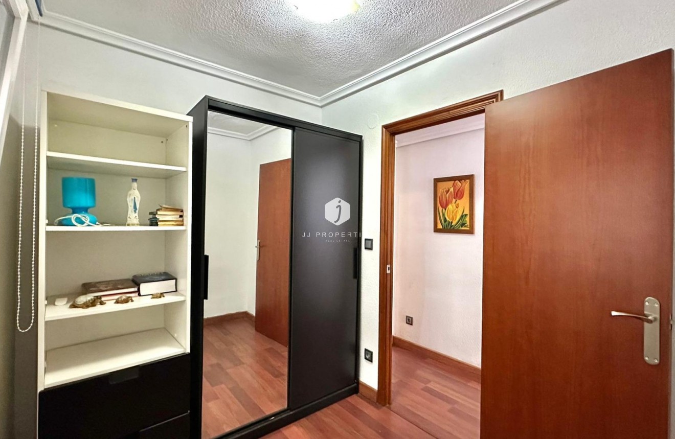 Z drugiej ręki - Mieszkanie w bloku -
Torrevieja - Acequion