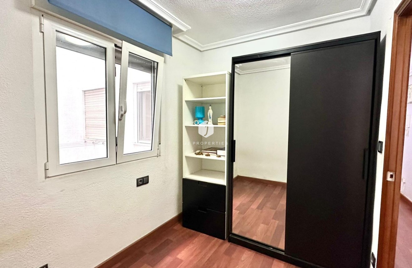 Z drugiej ręki - Mieszkanie w bloku -
Torrevieja - Acequion