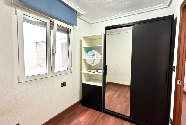 Z drugiej ręki - Mieszkanie w bloku -
Torrevieja - Acequion