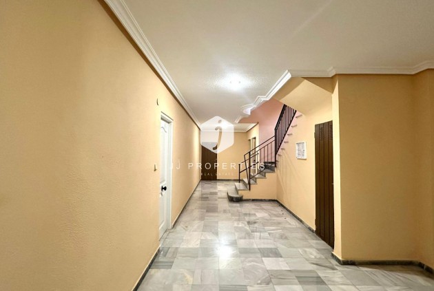 Z drugiej ręki - Mieszkanie w bloku -
Torrevieja - Acequion