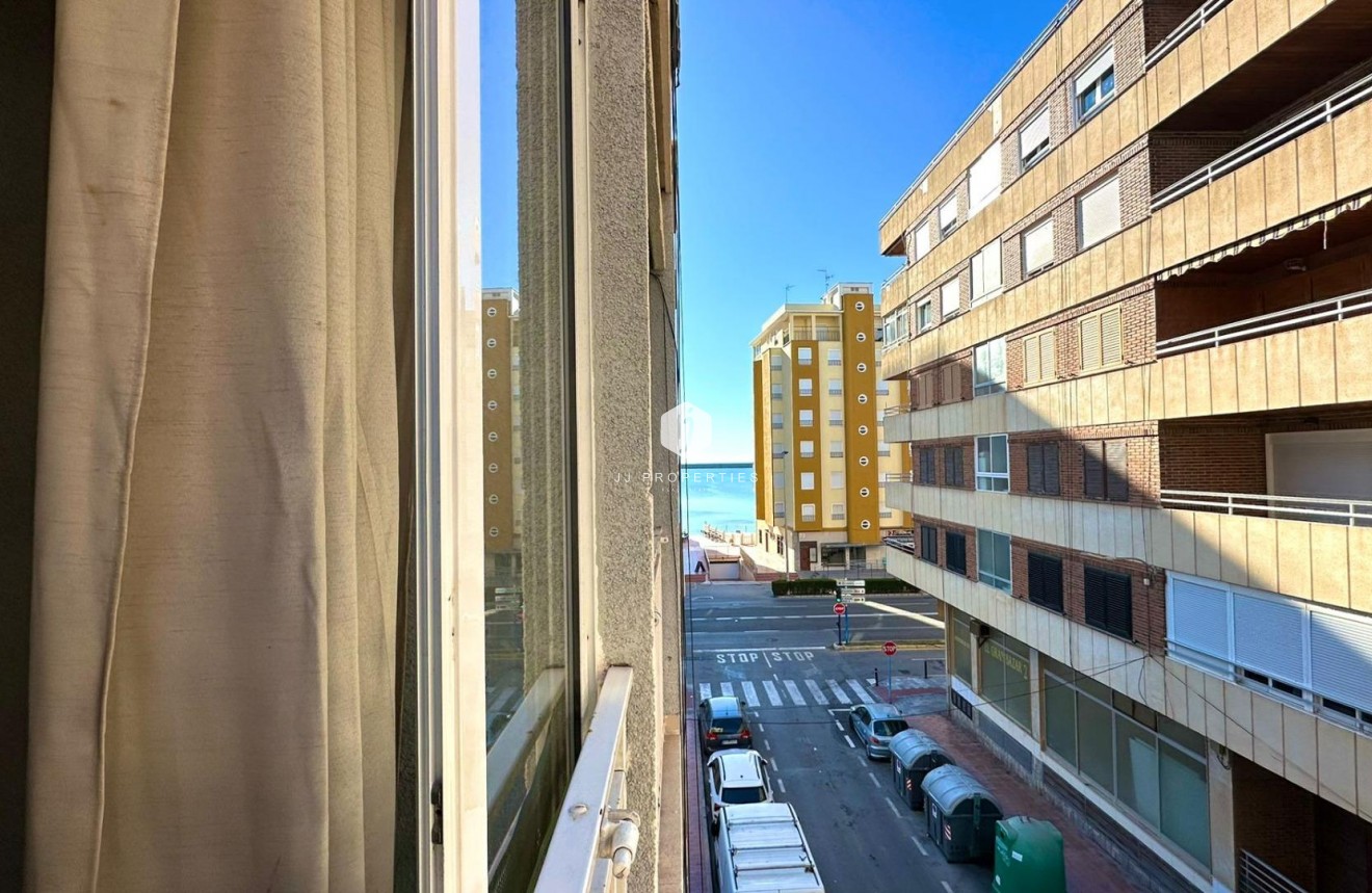 Z drugiej ręki - Mieszkanie w bloku -
Torrevieja - Acequion