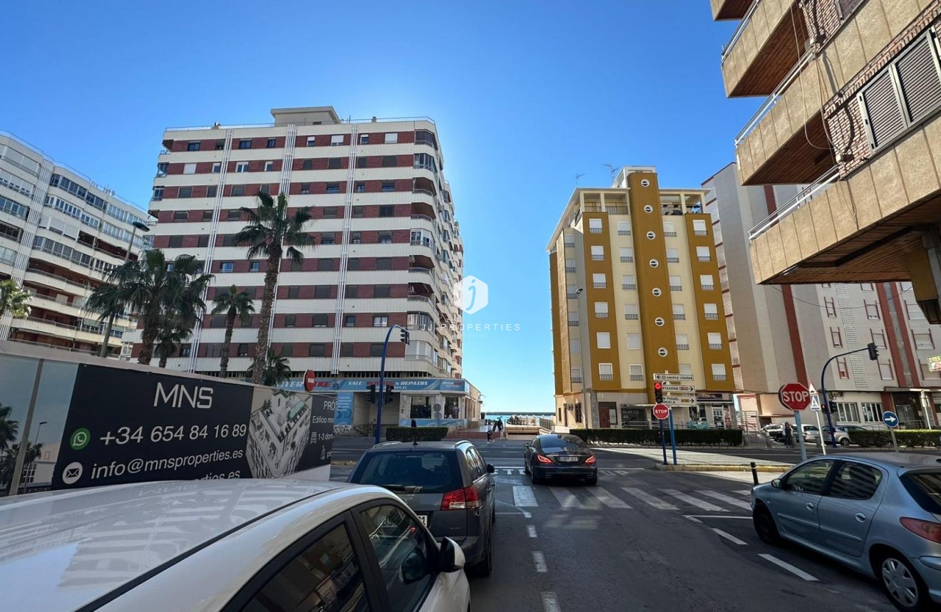 Z drugiej ręki - Mieszkanie w bloku -
Torrevieja - Acequion