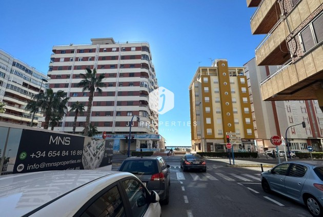 Z drugiej ręki - Mieszkanie w bloku -
Torrevieja - Acequion