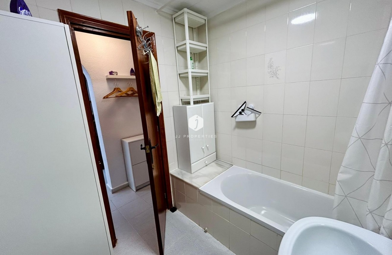 Tweedehands - Appartement / flat -
El Chaparral - Inland