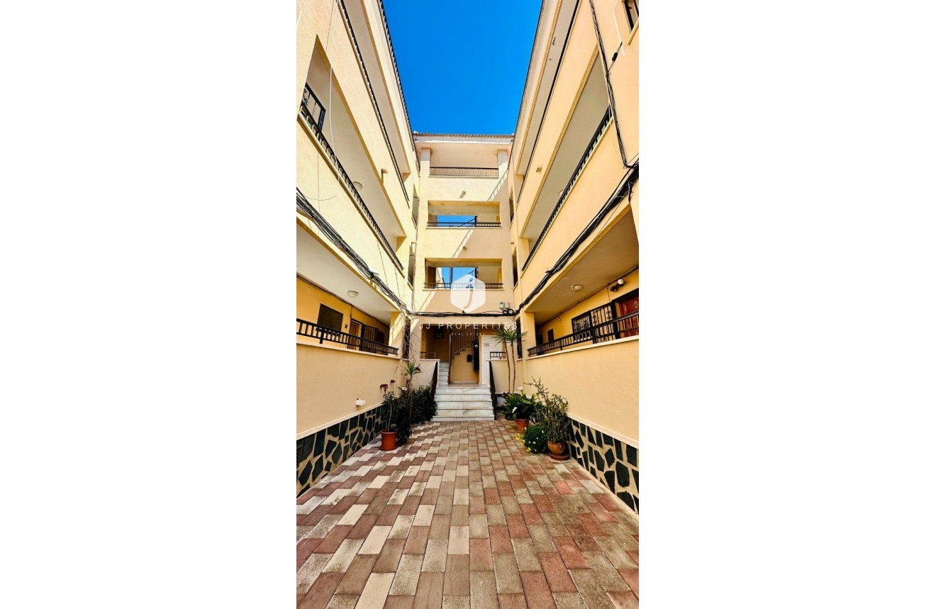 Tweedehands - Appartement / flat -
El Chaparral - Inland