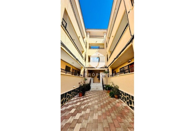 Tweedehands - Appartement / flat -
El Chaparral - Inland