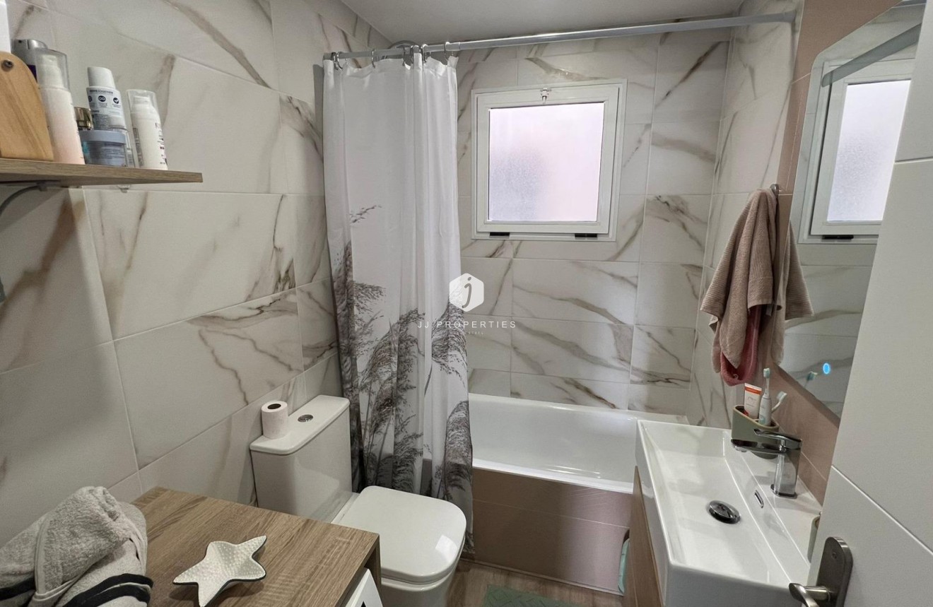 Tweedehands - Appartement / flat -
Torrevieja - Centro