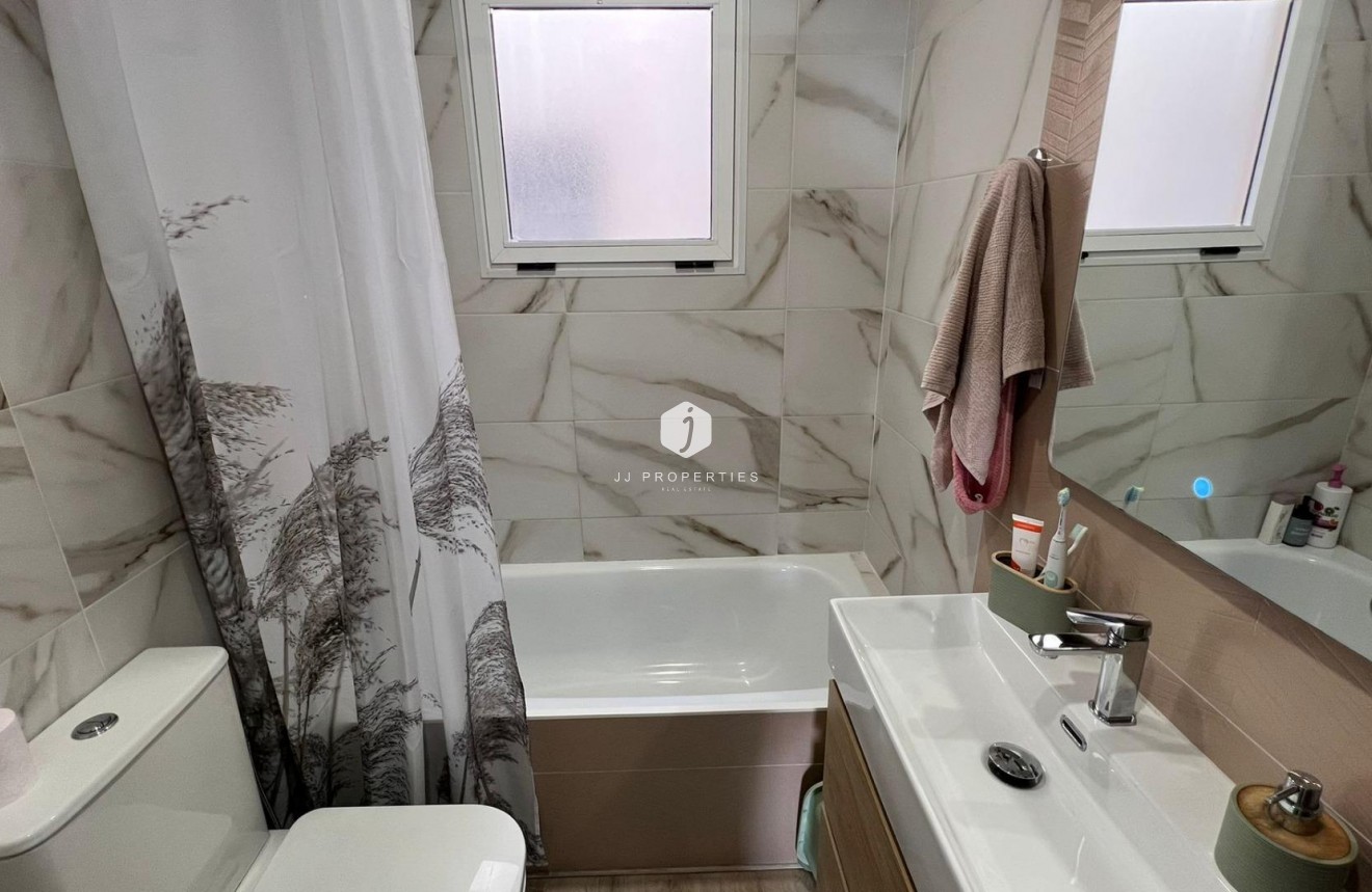 Tweedehands - Appartement / flat -
Torrevieja - Centro