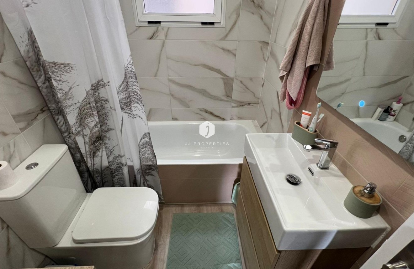 Tweedehands - Appartement / flat -
Torrevieja - Centro