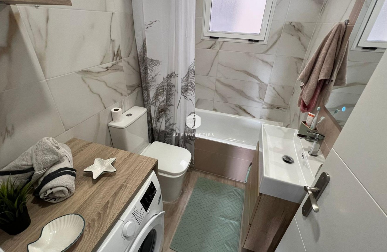 Tweedehands - Appartement / flat -
Torrevieja - Centro