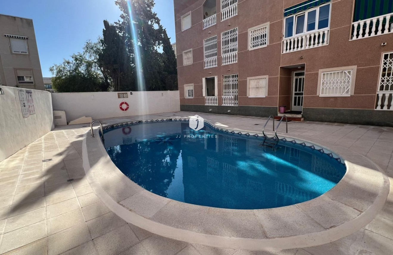 Tweedehands - Appartement / flat -
Torrevieja - Centro