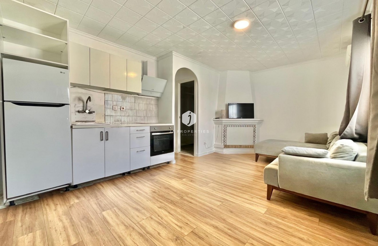 Resale - Bungalow -
Torrevieja - La Siesta - El Salado - Torreta