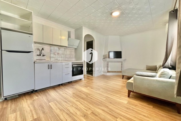 Resale - Bungalow -
Torrevieja - La Siesta - El Salado - Torreta