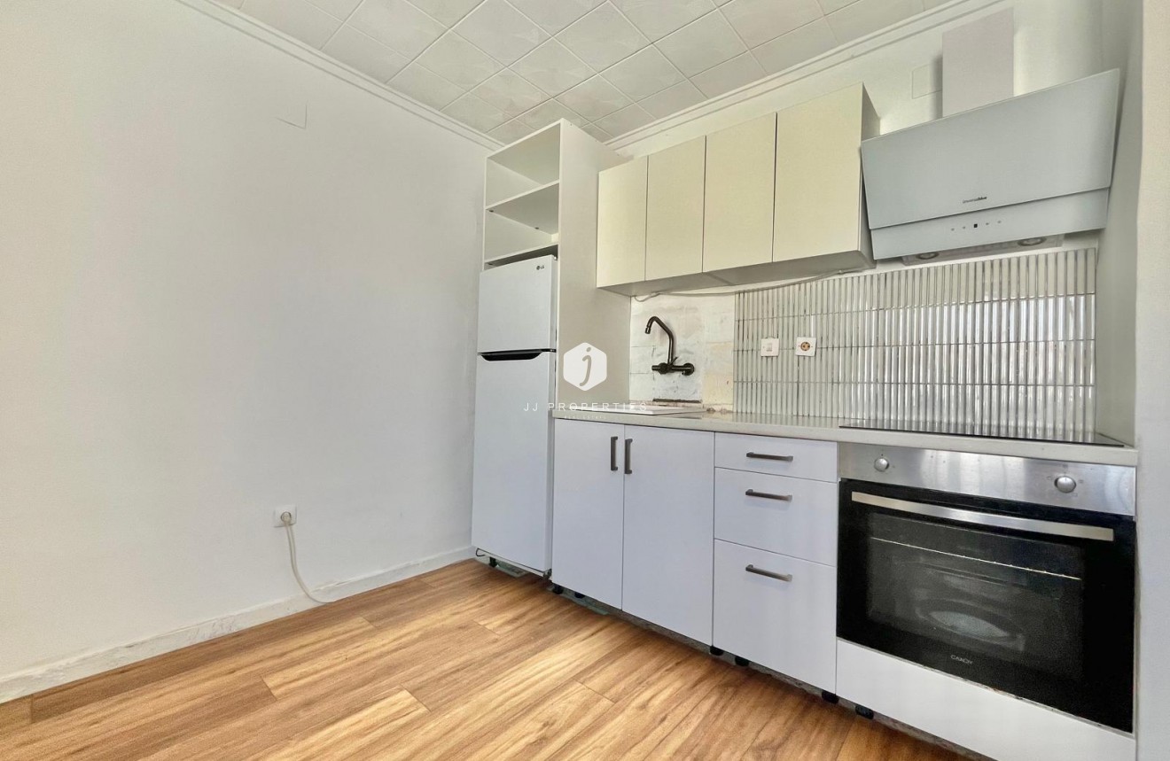 Resale - Bungalow -
Torrevieja - La Siesta - El Salado - Torreta