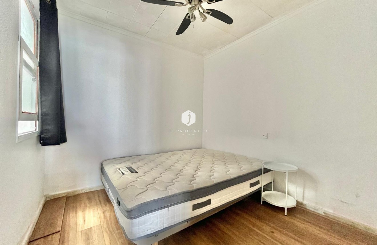 Resale - Bungalow -
Torrevieja - La Siesta - El Salado - Torreta