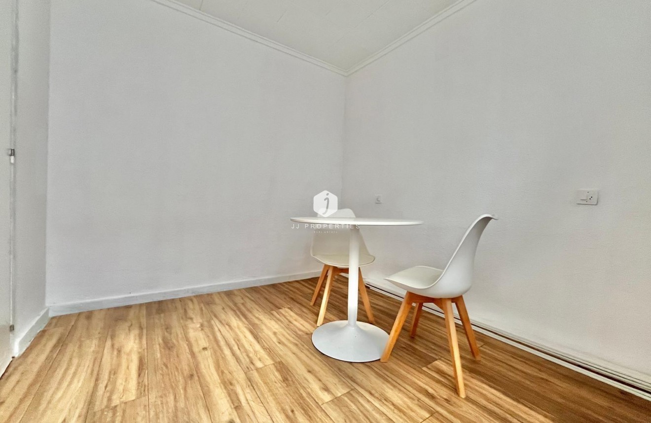 Resale - Bungalow -
Torrevieja - La Siesta - El Salado - Torreta