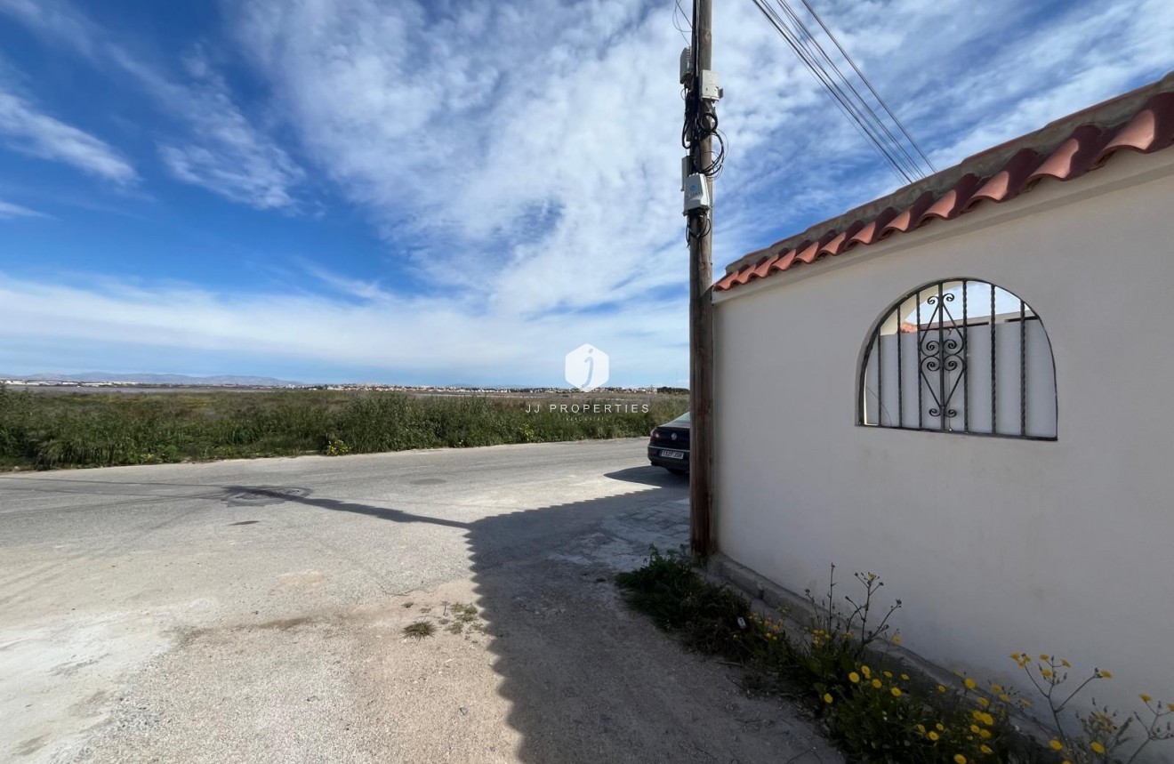 Resale - Bungalow -
Torrevieja - La Siesta - El Salado - Torreta