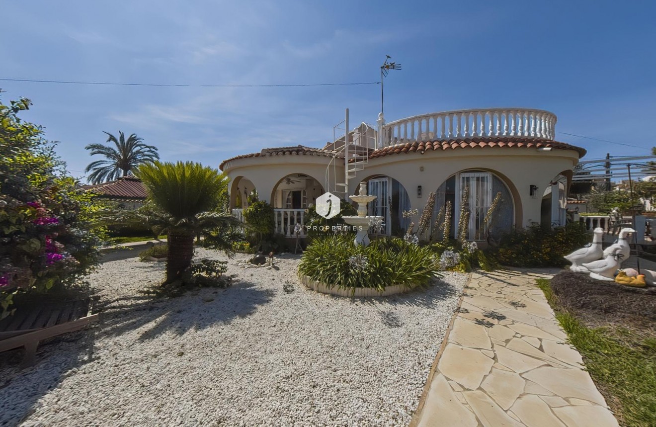 Resale - Villa -
Torrevieja - Costa Blanca