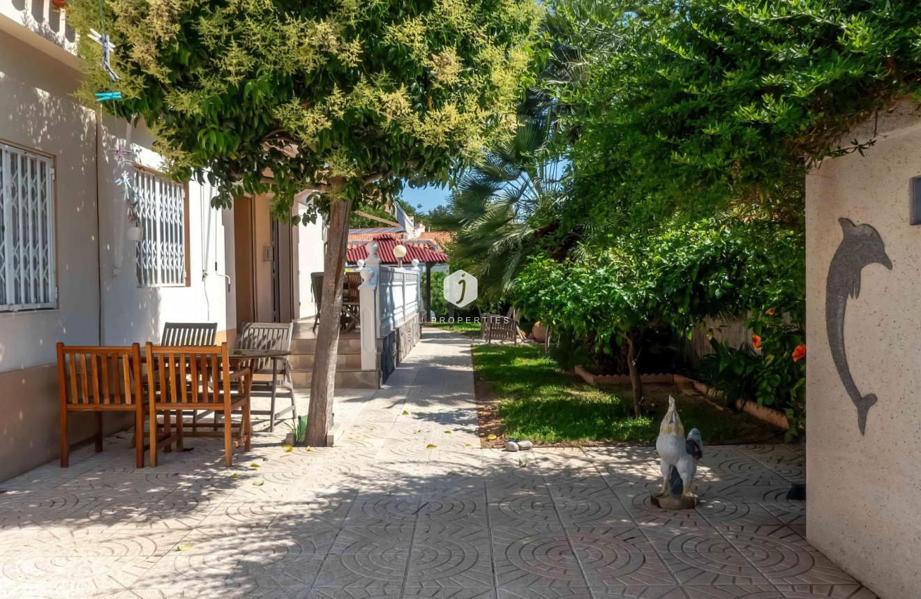 Resale - Villa -
Torrevieja - Costa Blanca