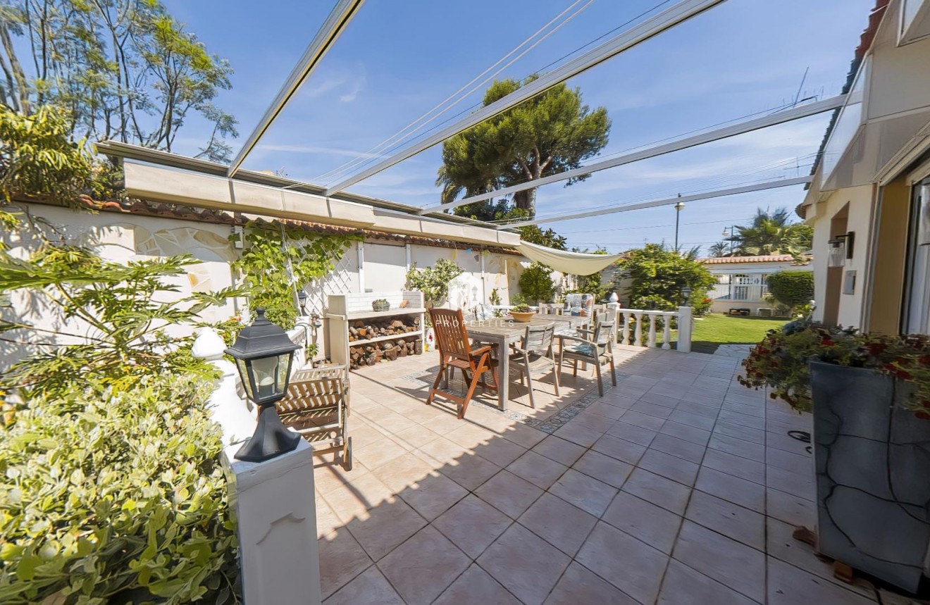Resale - Villa -
Torrevieja - Costa Blanca