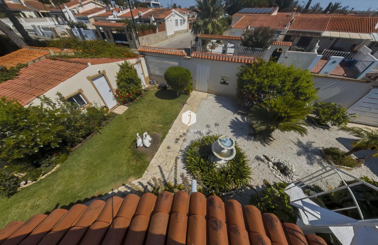 Resale - Villa -
Torrevieja - Costa Blanca